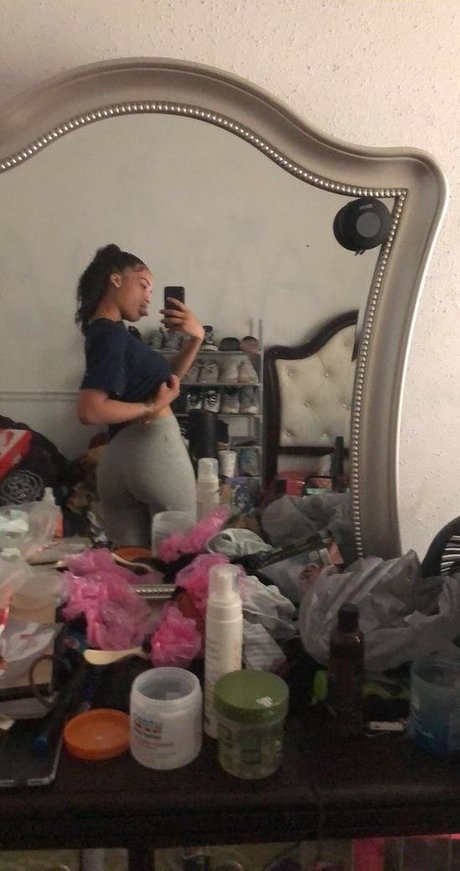 Nacktes geleaktes OnlyFans-Foto von Lightskin