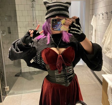 Nacktes geleaktes OnlyFans-Foto von Allykitti