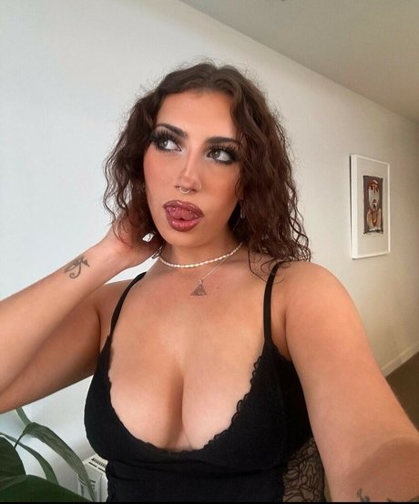 Nacktes geleaktes OnlyFans-Foto von Viennaveraa