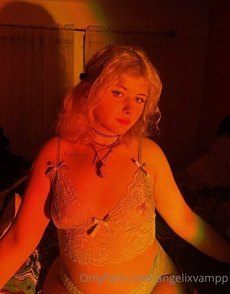 Nacktes geleaktes OnlyFans-Foto von Angelixvampp