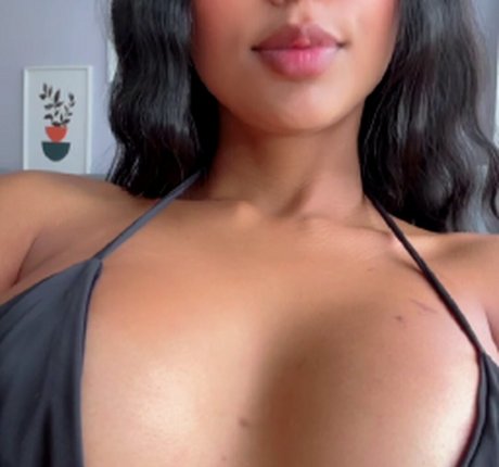 Nacktes geleaktes OnlyFans-Foto von Camila Gomez