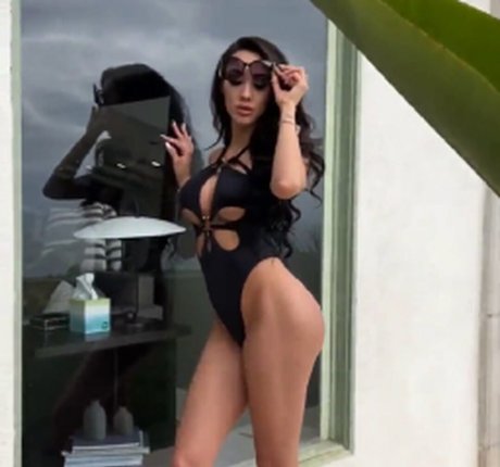 Nacktes geleaktes OnlyFans-Foto von Corrie Yee