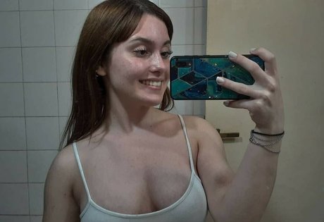 Nacktes geleaktes OnlyFans-Foto von Melina Guida