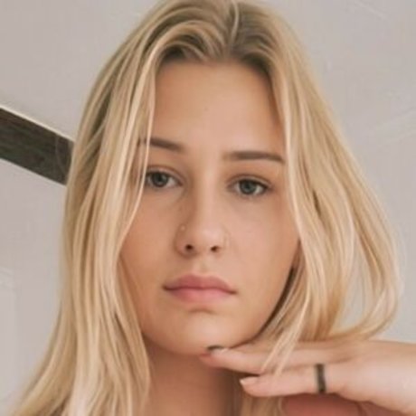 Nacktes geleaktes OnlyFans-Foto von Lucy Velvet