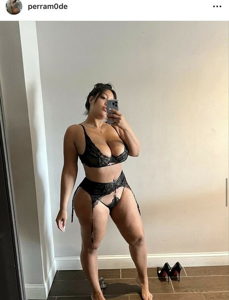 Nacktes geleaktes OnlyFans-Foto von May Santana