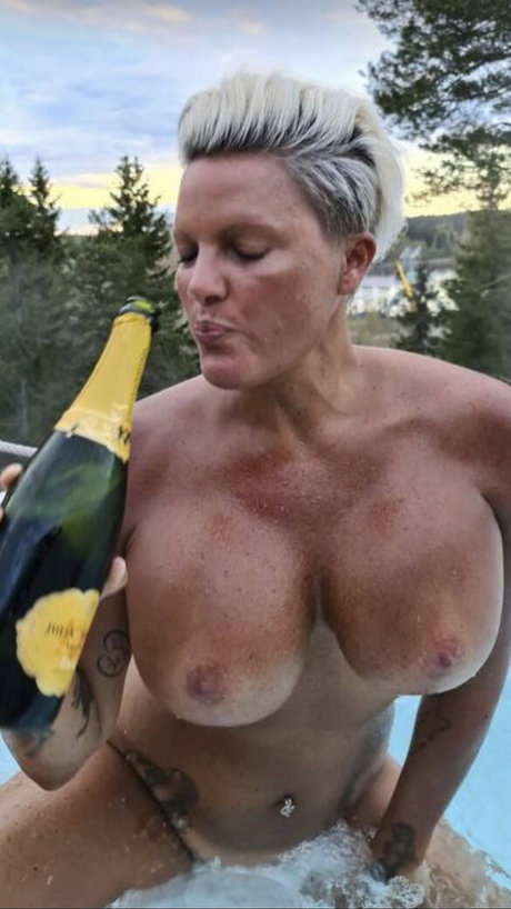 Nacktes geleaktes OnlyFans-Foto von Caroline Oberg