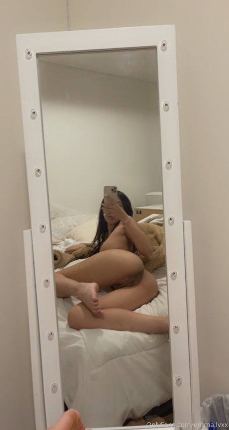 Nacktes geleaktes OnlyFans-Foto von Emma Lvxx