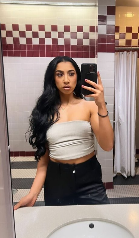 Nacktes geleaktes OnlyFans-Foto von Indi Hartwell