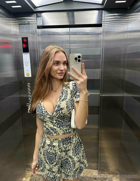 Nacktes geleaktes OnlyFans-Foto von Elishblossom