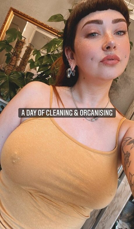 Nacktes geleaktes OnlyFans-Foto von Danielle Hunt