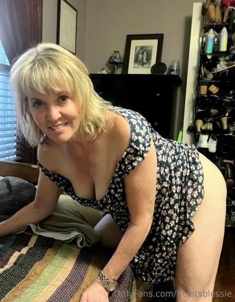 Nacktes geleaktes OnlyFans-Foto von Heyitsblessie