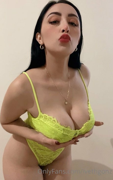 Nacktes geleaktes OnlyFans-Foto von Iveth Gonz