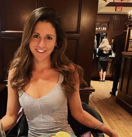 Nacktes geleaktes OnlyFans-Foto von Lucy Burdge