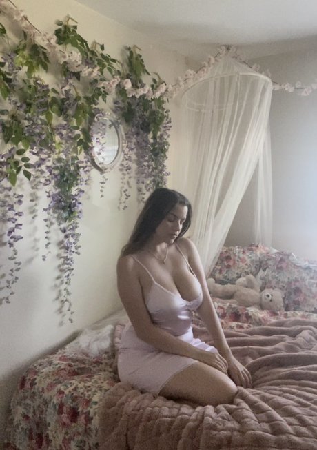 Nacktes geleaktes OnlyFans-Foto von Mayaisfiya