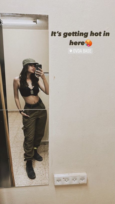 Nacktes geleaktes OnlyFans-Foto von Linoy Tavore