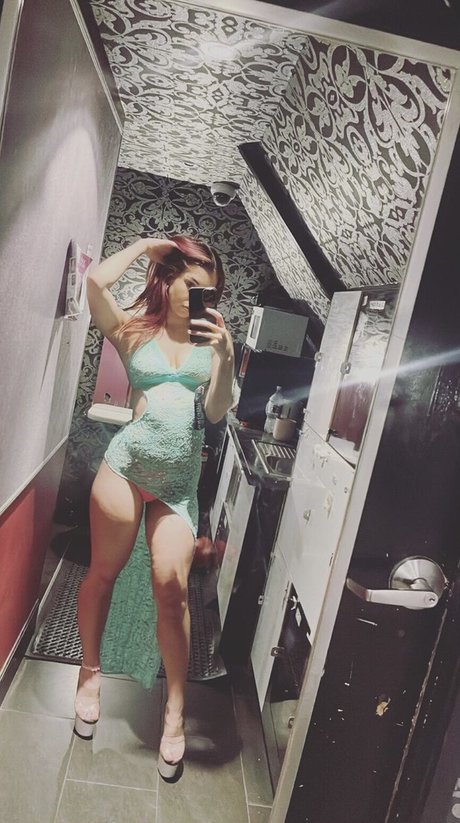 Nacktes geleaktes OnlyFans-Foto von Angelenarowex