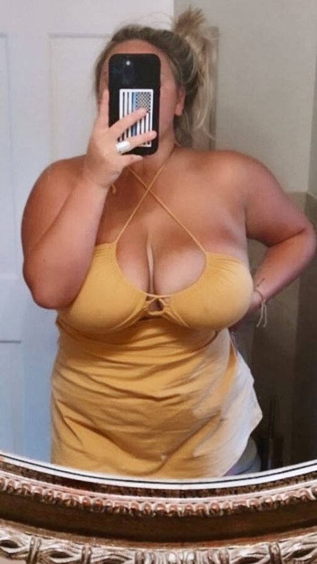 Nacktes geleaktes OnlyFans-Foto von Emma Burzynski