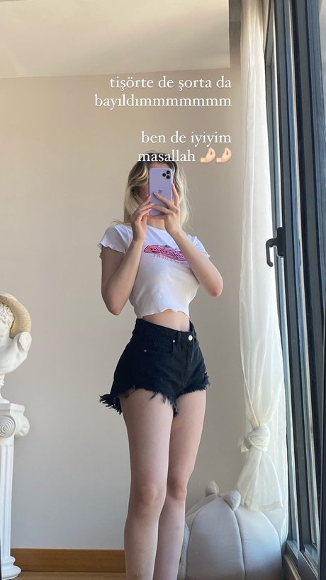 Nacktes geleaktes OnlyFans-Foto von Kardelen Oeztas