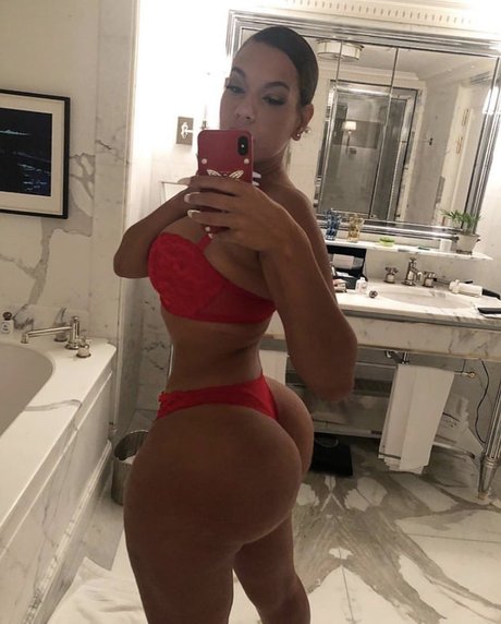 Nacktes geleaktes OnlyFans-Foto von Amirah Dyme