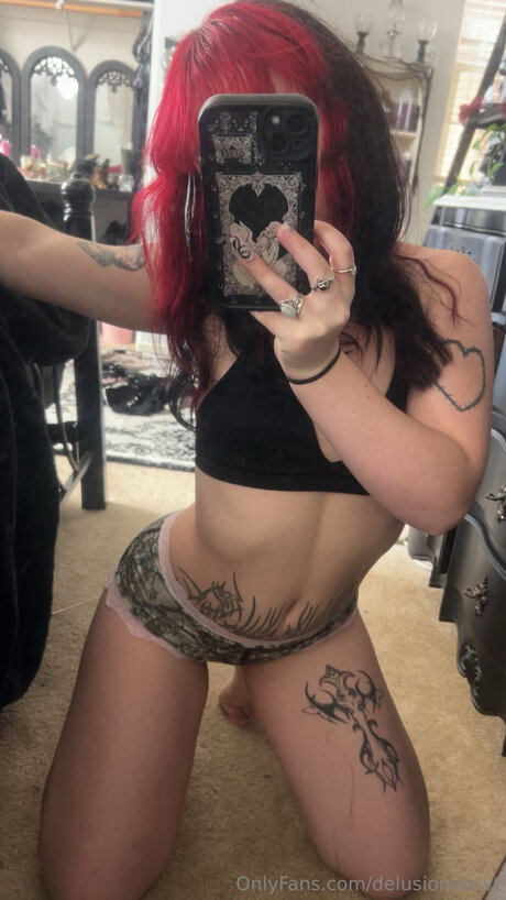 Nacktes geleaktes OnlyFans-Foto von Delusionalslvt
