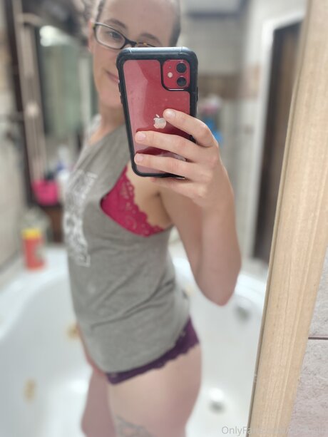 Nacktes geleaktes OnlyFans-Foto von Nrrd Girl