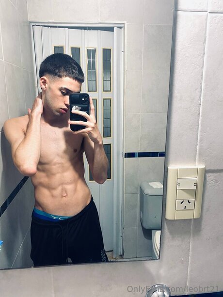 Nacktes geleaktes OnlyFans-Foto von Leobrt21