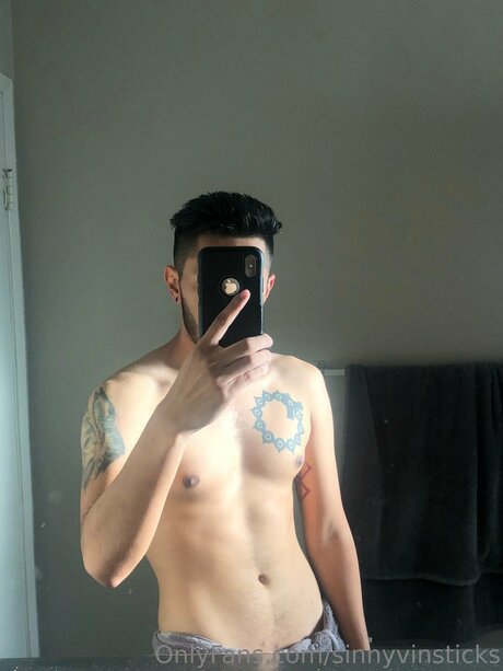 Nacktes geleaktes OnlyFans-Foto von Sinnyvince