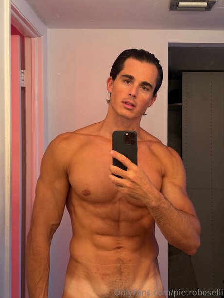 Nacktes geleaktes OnlyFans-Foto von Pietroboselli