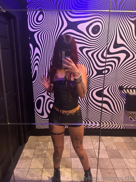 Nacktes geleaktes OnlyFans-Foto von Emo S1ut