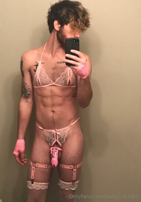 Nacktes geleaktes OnlyFans-Foto von Badg1rlchl03