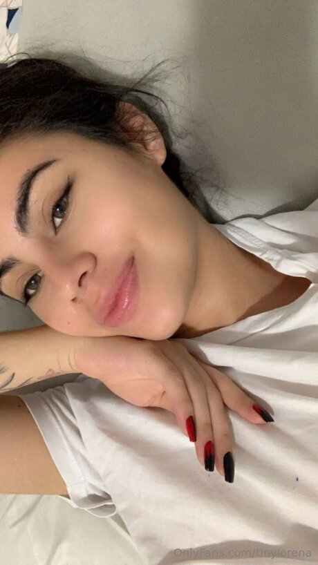 Nacktes geleaktes OnlyFans-Foto von Tinylorena