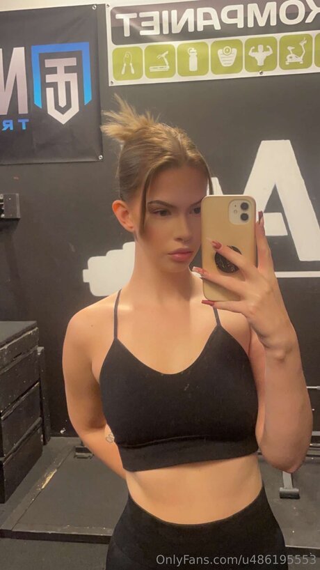 Nacktes geleaktes OnlyFans-Foto von Moollyyx
