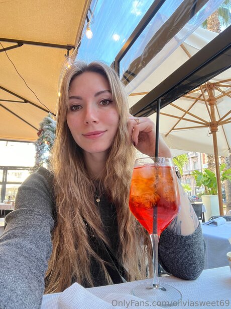 Nacktes geleaktes OnlyFans-Foto von Olivia On Pole