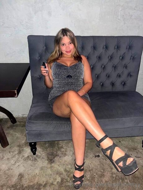 Nacktes geleaktes OnlyFans-Foto von Lovelybettyy
