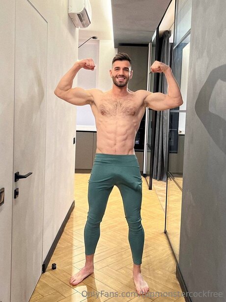 Nacktes geleaktes OnlyFans-Foto von Topmonstercockfree
