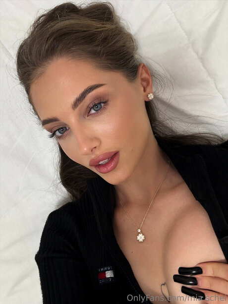 Nacktes geleaktes OnlyFans-Foto von Mia Schei