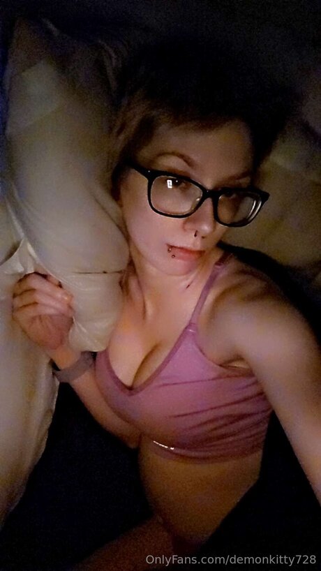 Nacktes geleaktes OnlyFans-Foto von Demonkitty728