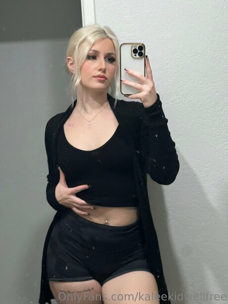 Nacktes geleaktes OnlyFans-Foto von Kaleekidwellfree