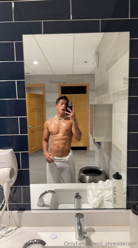 Nacktes geleaktes OnlyFans-Foto von J Shredderson