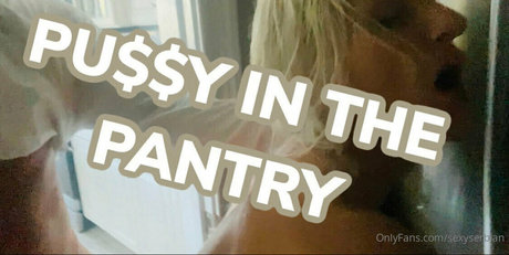 Nacktes geleaktes OnlyFans-Foto von Sexyserbian