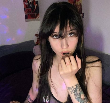 Nacktes geleaktes OnlyFans-Foto von Sakurawaifu