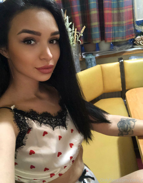Nacktes geleaktes OnlyFans-Foto von Goldenzlata