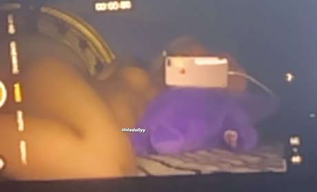 Nacktes geleaktes OnlyFans-Foto von Tiniedolly