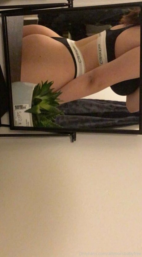 Nacktes geleaktes OnlyFans-Foto von Allyoursbabyfree