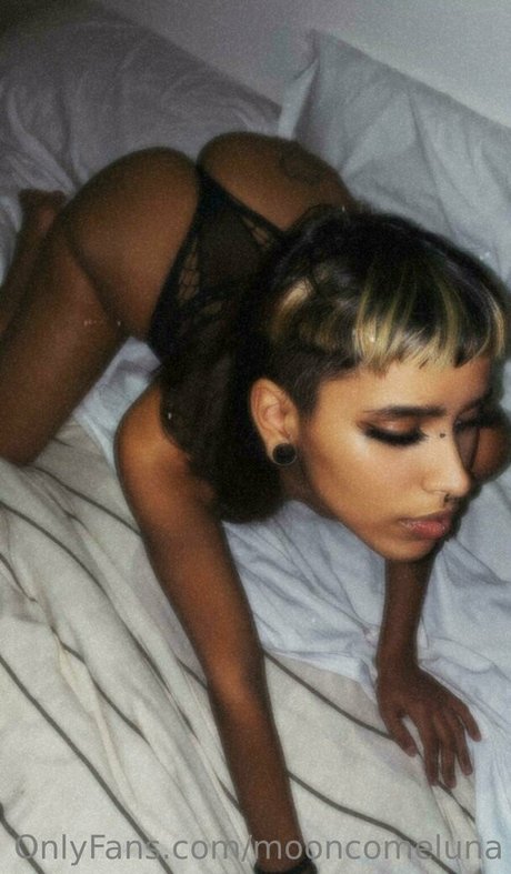Nacktes geleaktes OnlyFans-Foto von Mooncomeluna