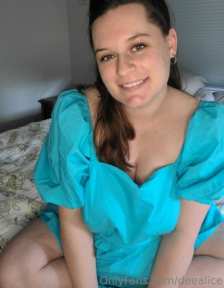 Nacktes geleaktes OnlyFans-Foto von Deealice