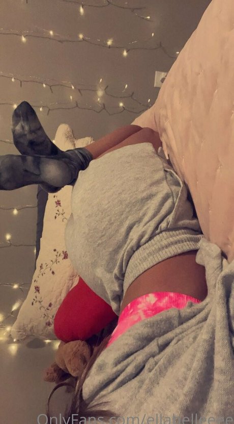 Nacktes geleaktes OnlyFans-Foto von Ellabelleeee