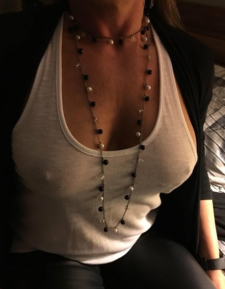 Nacktes geleaktes OnlyFans-Foto von Hotwifehappylife