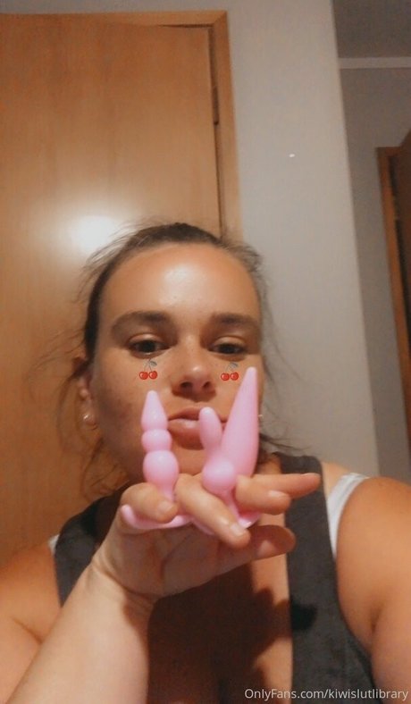 Nacktes geleaktes OnlyFans-Foto von Kiwilibrary