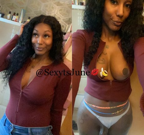 Nacktes geleaktes OnlyFans-Foto von Ts June Lacy
